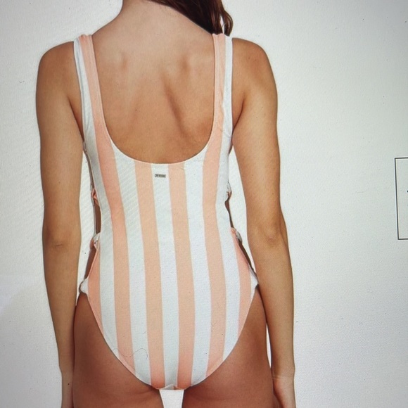 Volcom Juniors’ Guava Coco Printed One Piece - Picture 11 of 12